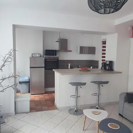 Chaleureux Avec Terrasse Διαμέρισμα