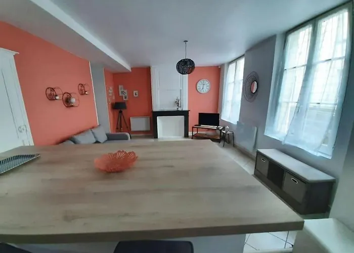 Chaleureux Avec Terrasse Apartment *